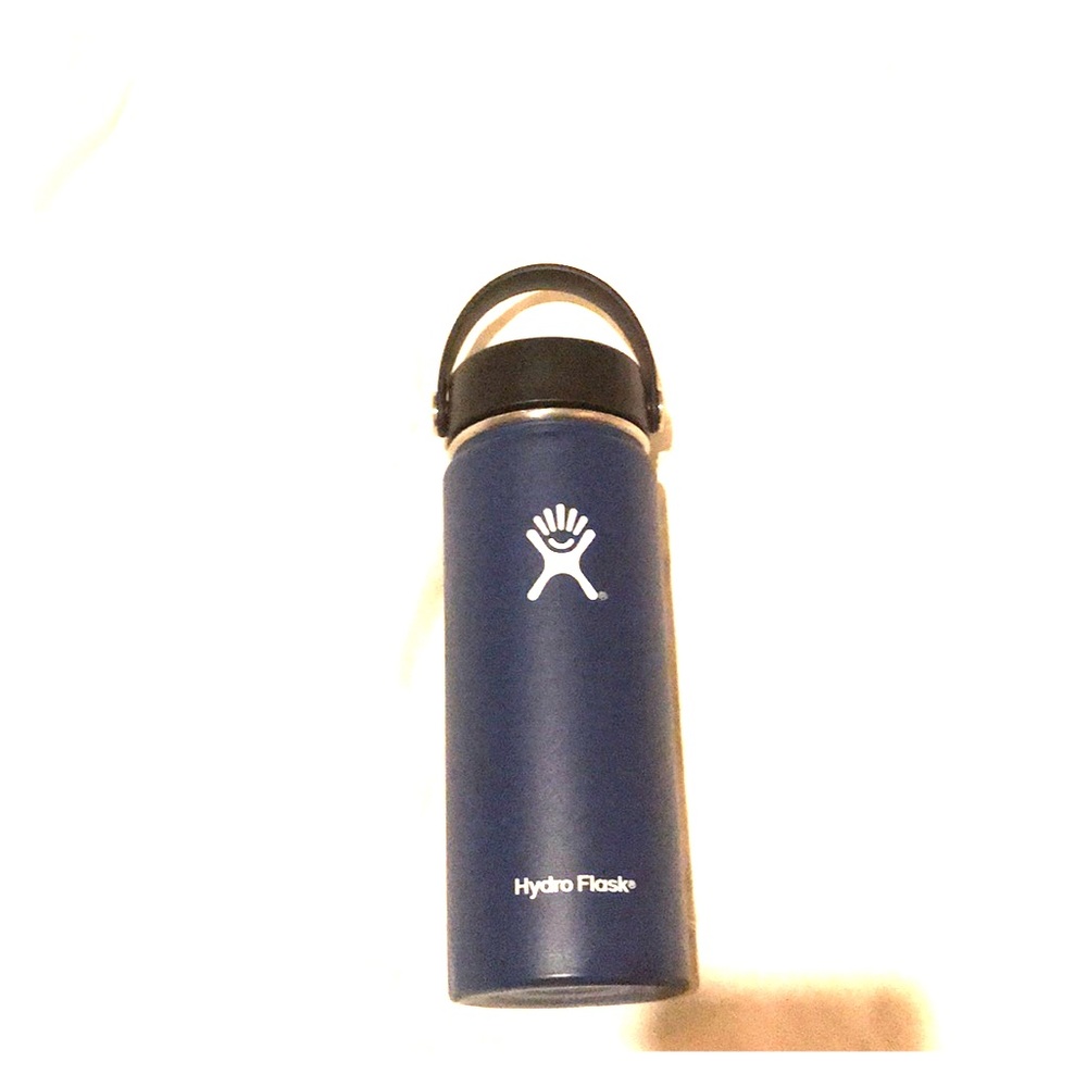Navy blue 18 oz standard hydro flask with lid